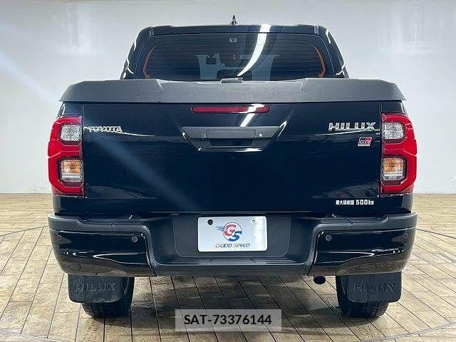 Toyota HILUX 2023-05 7251018-12