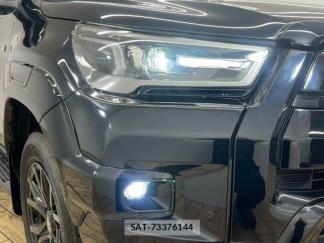 Toyota HILUX 2023-05 7251018-18