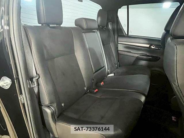 Toyota HILUX 2023-05 7251018-5