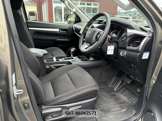 Toyota HILUX 2023-06 7251033-12