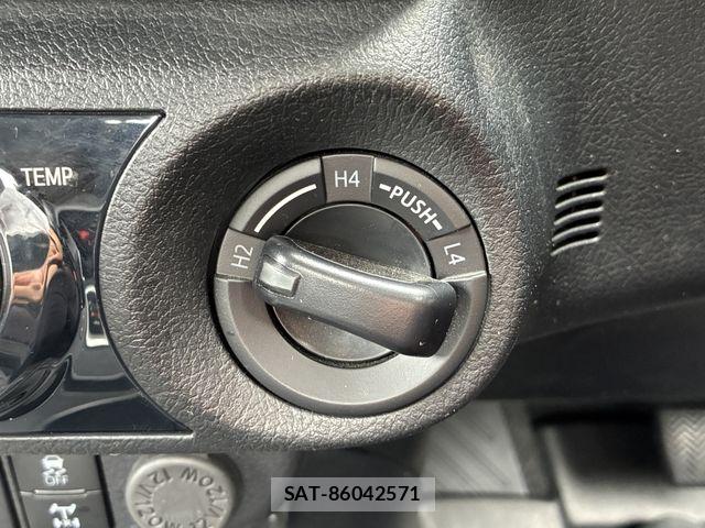 Toyota HILUX 2023-06 7251033-19