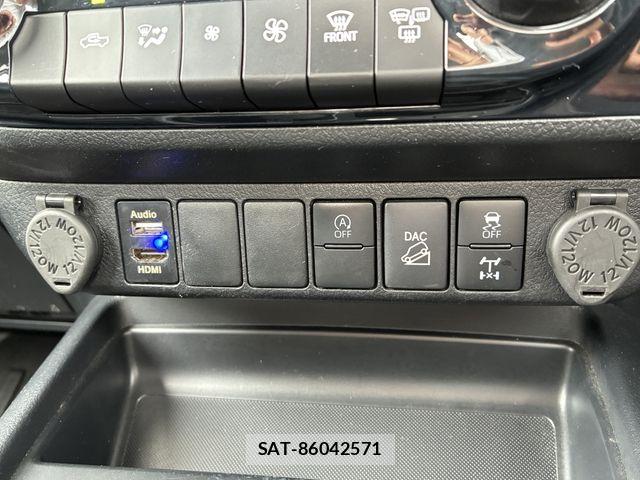 Toyota HILUX 2023-06 7251033-21