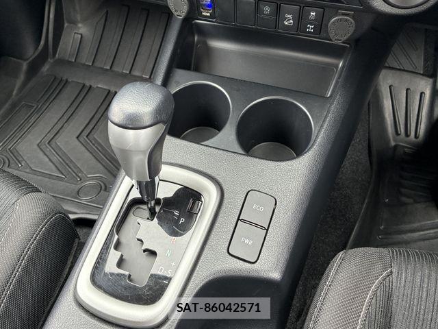 Toyota HILUX 2023-06 7251033-22