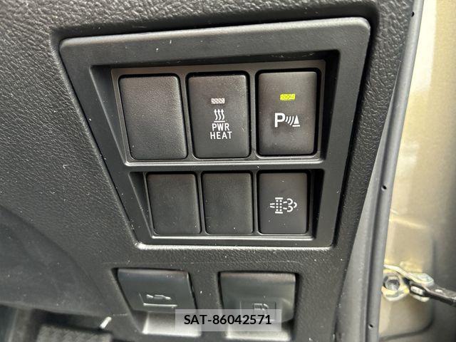 Toyota HILUX 2023-06 7251033-25