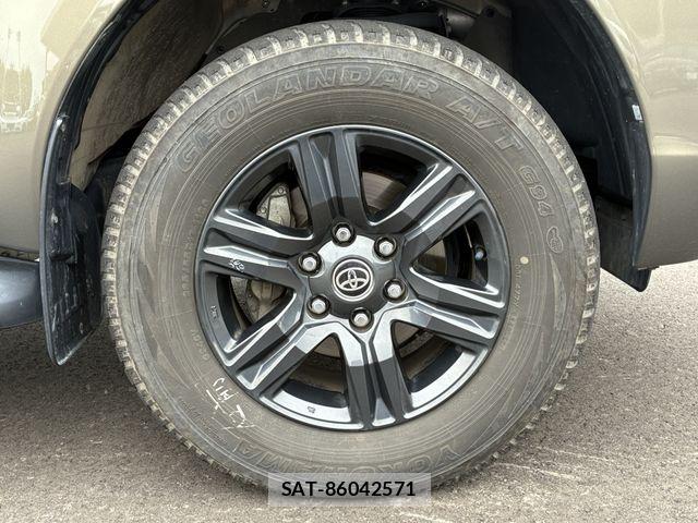 Toyota HILUX 2023-06 7251033-28