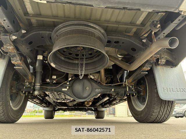 Toyota HILUX 2023-06 7251033-29