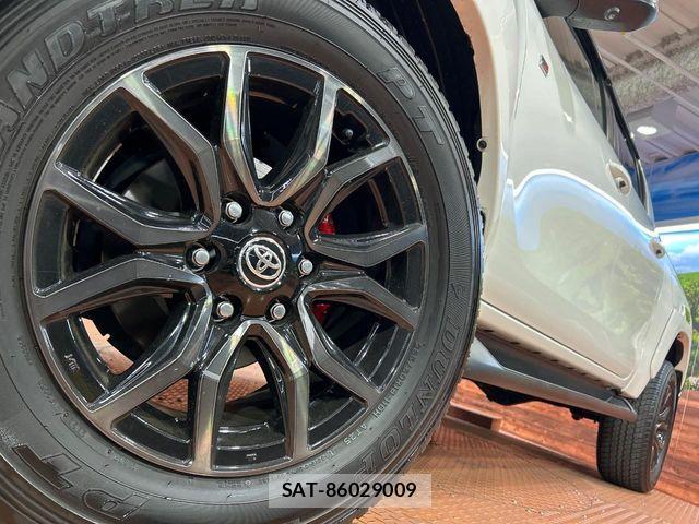 Toyota HILUX 2023-09 7251021-12