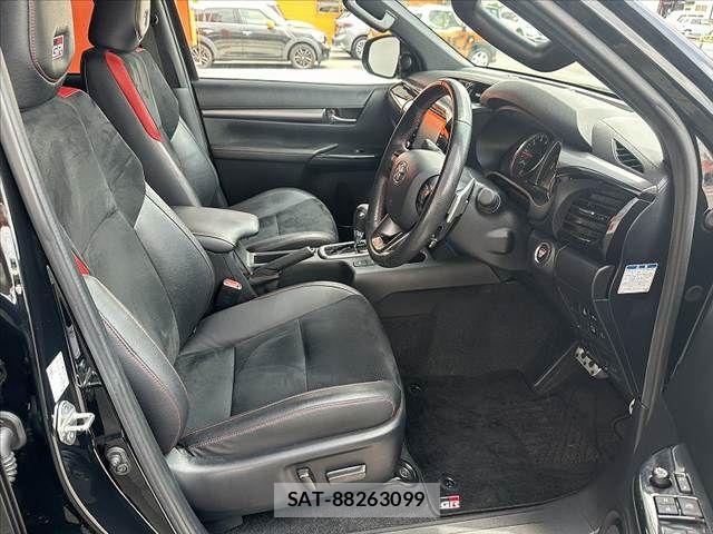 Toyota HILUX 2023-01 7327464-15