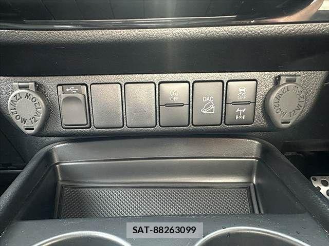 Toyota HILUX 2023-01 7327464-21
