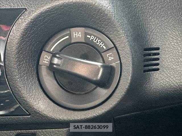 Toyota HILUX 2023-01 7327464-25