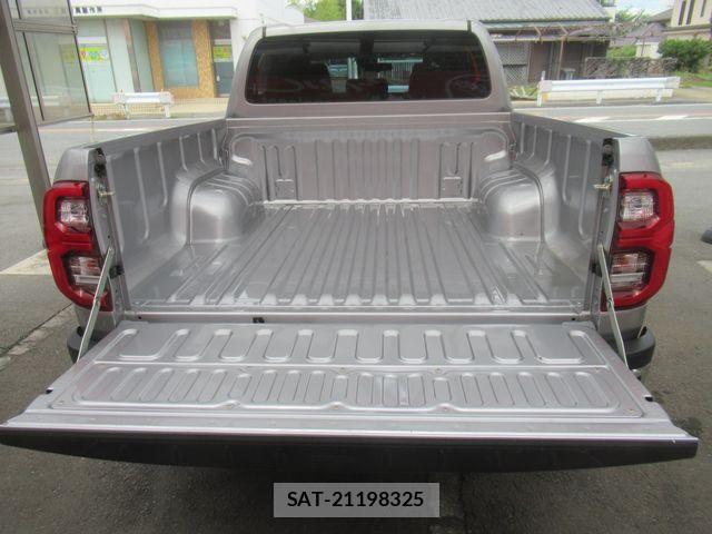 Toyota HILUX 2024-06 7327466-13
