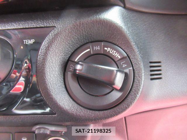 Toyota HILUX 2024-06 7327466-19