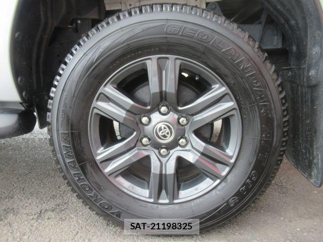Toyota HILUX 2024-06 7327466-23
