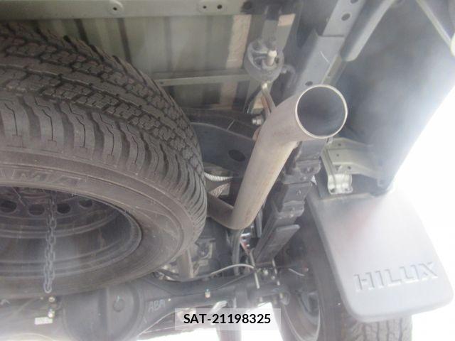 Toyota HILUX 2024-06 7327466-28