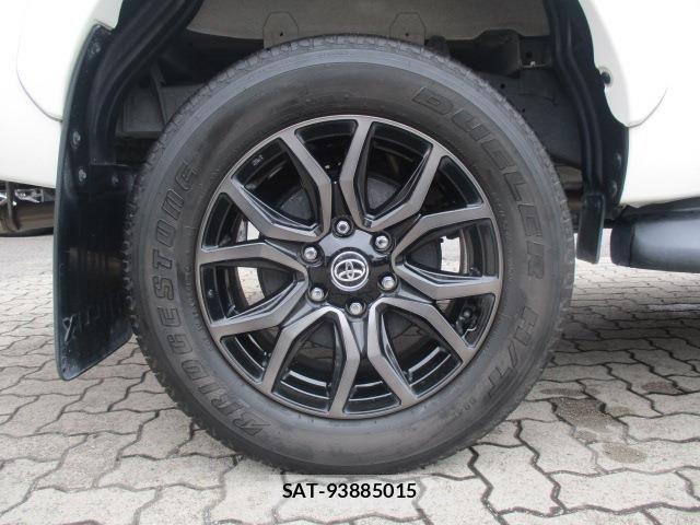 Toyota HILUX 2022-02 7327465-18