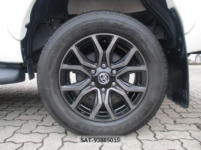 Toyota HILUX 2022-02 7327465-19