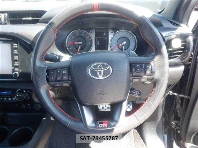 Toyota HILUX 2023-04 7327461-3
