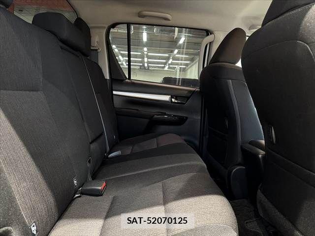 Toyota HILUX 2018-09 7358081-13