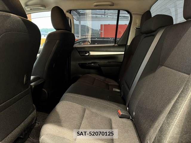 Toyota HILUX 2018-09 7358081-15
