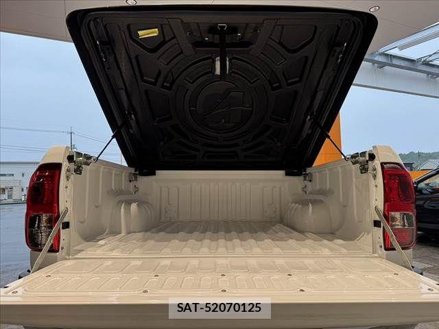 Toyota HILUX 2018-09 7358081-16