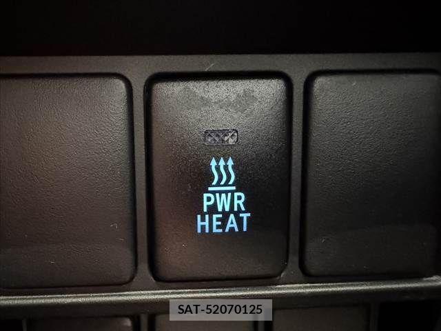 Toyota HILUX 2018-09 7358081-23