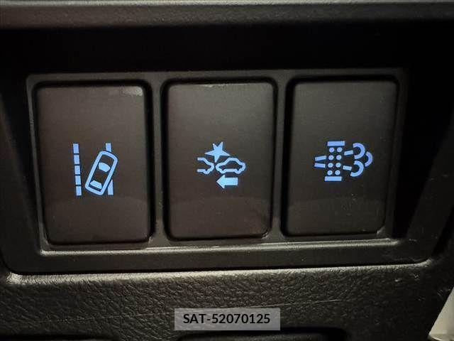 Toyota HILUX 2018-09 7358081-24