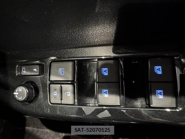 Toyota HILUX 2018-09 7358081-25