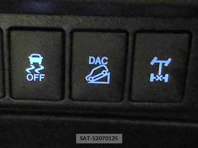 Toyota HILUX 2018-09 7358081-26