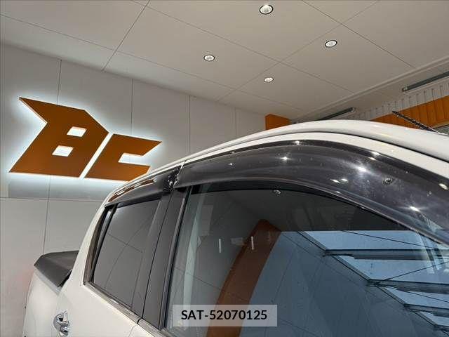 Toyota HILUX 2018-09 7358081-29