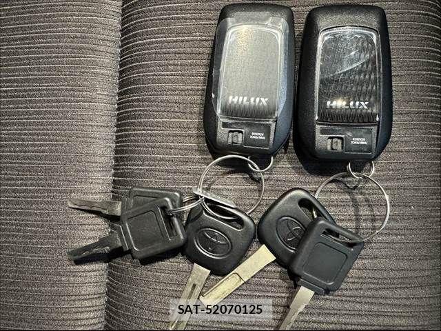 Toyota HILUX 2018-09 7358081-5