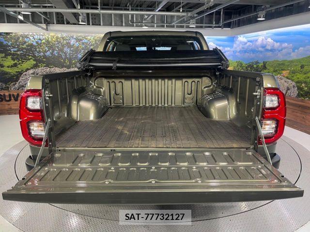 Toyota HILUX 2022-07 7358077-9