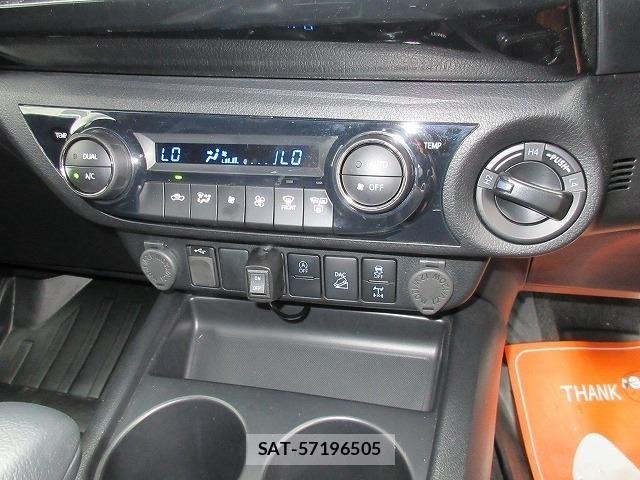 Toyota HILUX 2023-07 7358078-9