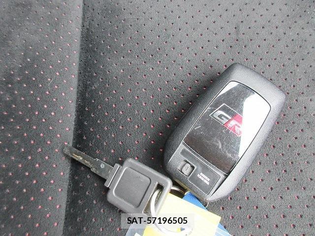 Toyota HILUX 2023-07 7358078-14