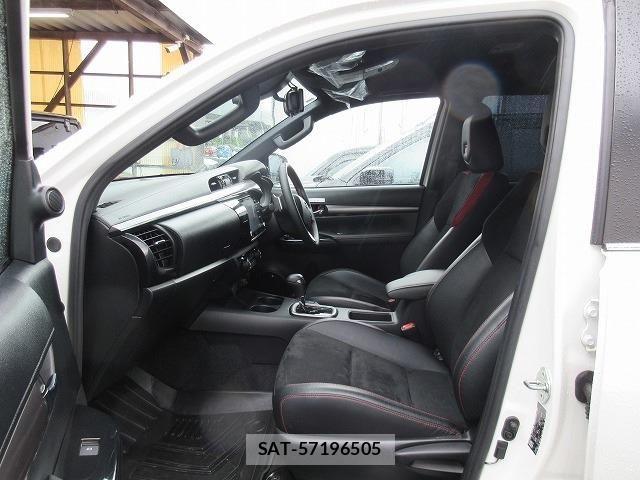 Toyota HILUX 2023-07 7358078-19