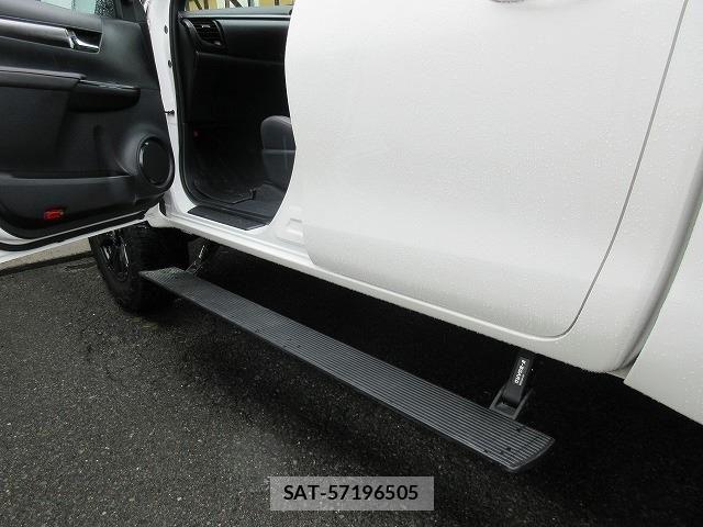 Toyota HILUX 2023-07 7358078-21