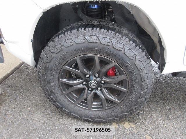 Toyota HILUX 2023-07 7358078-24