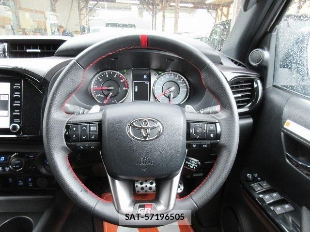 Toyota HILUX 2023-07 7358078-3