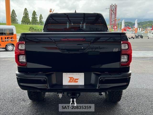 Toyota HILUX 2023-07 7358080-13