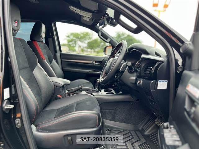 Toyota HILUX 2023-07 7358080-15