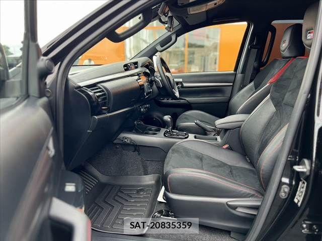 Toyota HILUX 2023-07 7358080-16