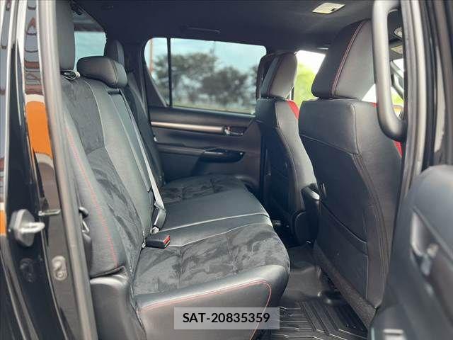 Toyota HILUX 2023-07 7358080-17