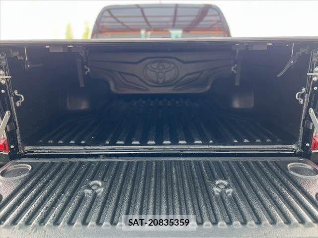 Toyota HILUX 2023-07 7358080-19
