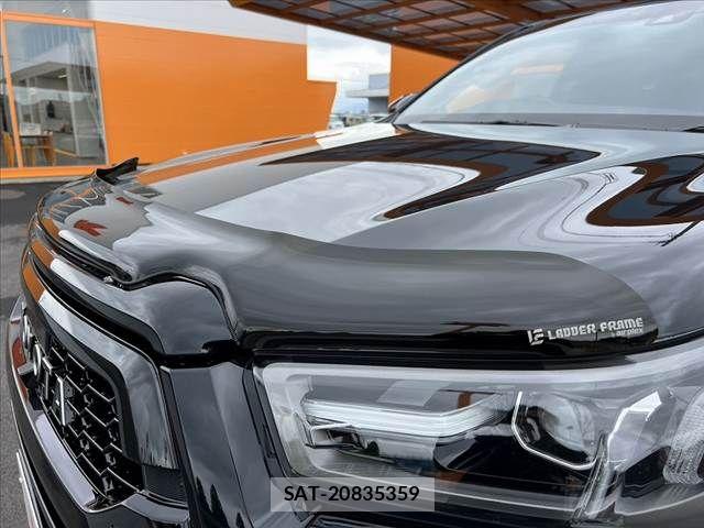 Toyota HILUX 2023-07 7358080-20