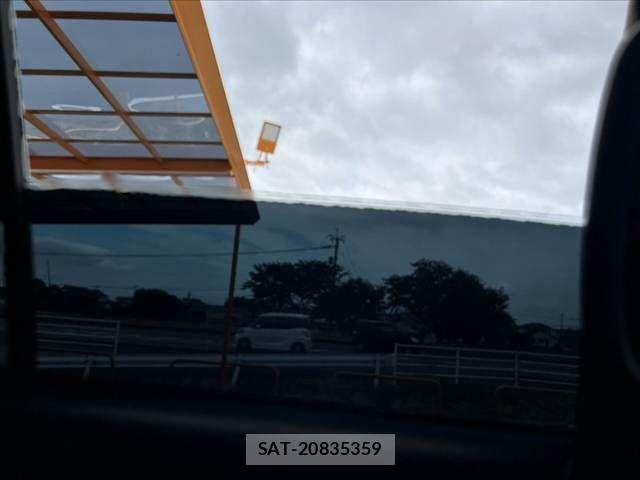 Toyota HILUX 2023-07 7358080-21