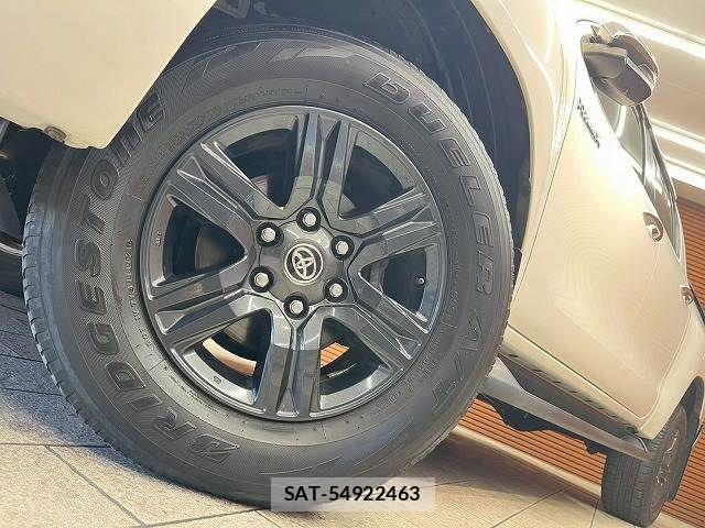 Toyota HILUX 2021-05 7358079-10