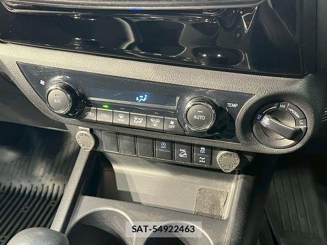 Toyota HILUX 2021-05 7358079-11