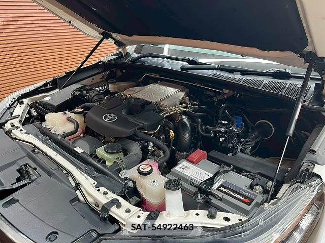 Toyota HILUX 2021-05 7358079-13