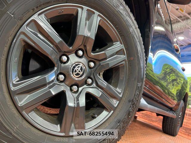 Toyota HILUX 2022-02 7392358-12