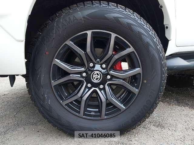 Toyota HILUX 2024-05 7454761-3