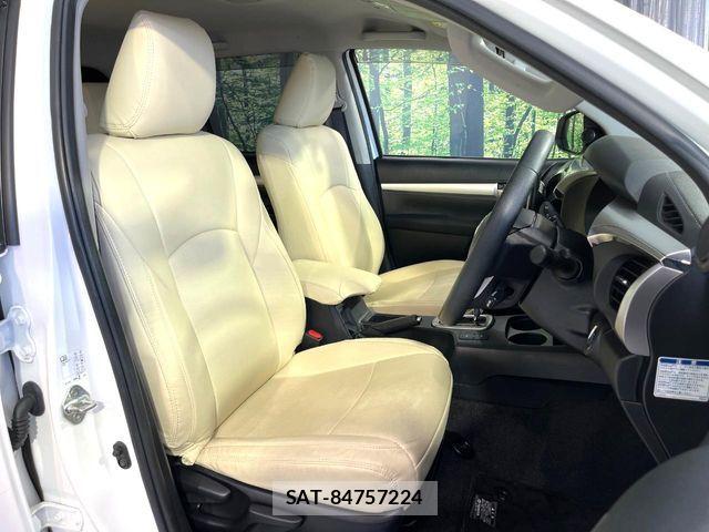 Toyota HILUX 2022-11 7454762-8